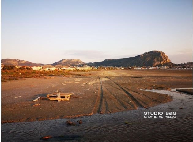 Εντυπωσιακό: «Χάθηκε» η θάλασσα στο Ναύπλιο -Την... ρούφηξε η υπερπανσέληνος [εικόνες] | iefimerida.gr 1