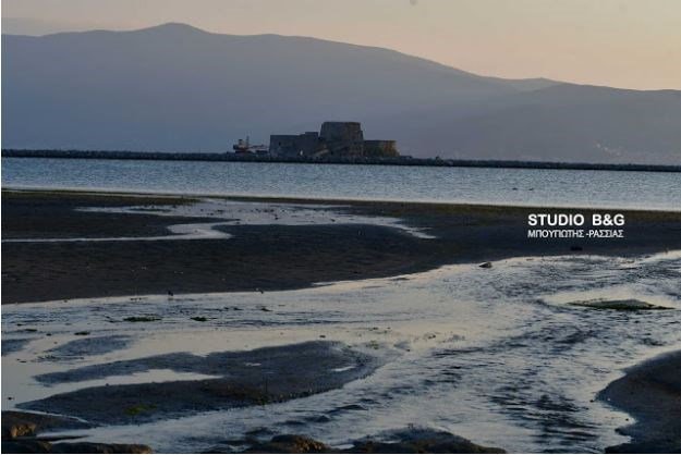Εντυπωσιακό: «Χάθηκε» η θάλασσα στο Ναύπλιο -Την... ρούφηξε η υπερπανσέληνος [εικόνες] | iefimerida.gr 2