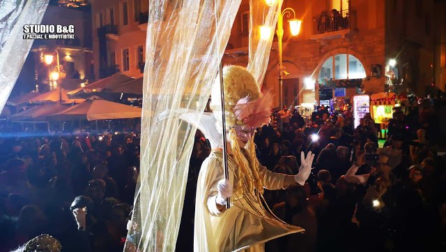 Σε ρυθμούς καρναβαλιού και το Ναύπλιο: Με βενετσιάνικες στολές χόρεψαν «σάμπα» [εικόνες] | iefimerida.gr 5