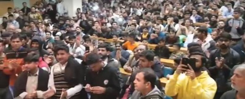 Θερμές επευφημίες για τον υπουργό Μεταναστευτικής Πολιτικής / Φωτογραφία: Facebook