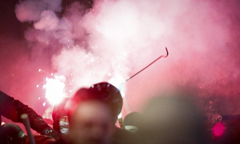 Τρόμος στην Αθήνα από τους χούλιγκαν -Επεισόδια σε 3 μέτωπα, με τραυματίες | iefimerida.gr 8