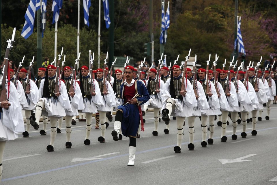 «Τελευταία παρέλαση» -Το Twitter κάνει πατριωτική αντιπολίτευση σήμερα [εικόνες] | iefimerida.gr 0