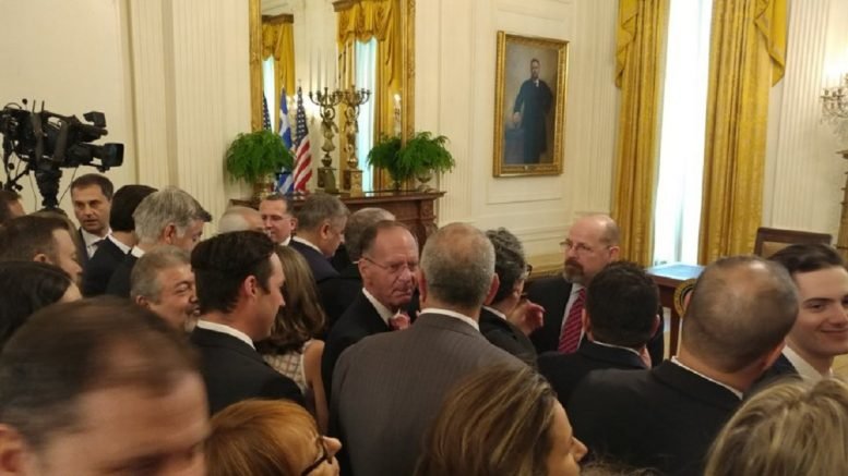 Η μάχη του Γιώργου Πατούλη για μια selfie στην πρώτη σειρά του Λευκού Οίκου [εικόνες] | iefimerida.gr 0