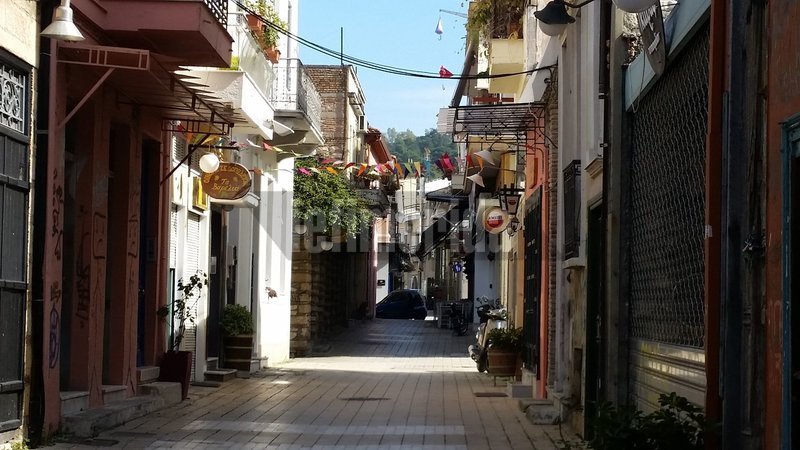 Η Πάτρα έχει φορέσει τα γιορτινά της