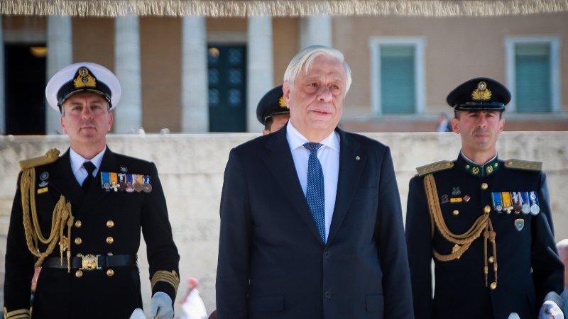 Ο Πρόεδρος της Δημοκρατίας Προκόπης Παυλόπουλος παρακολουθεί την παρέλαση της 25ης Μαρτίου