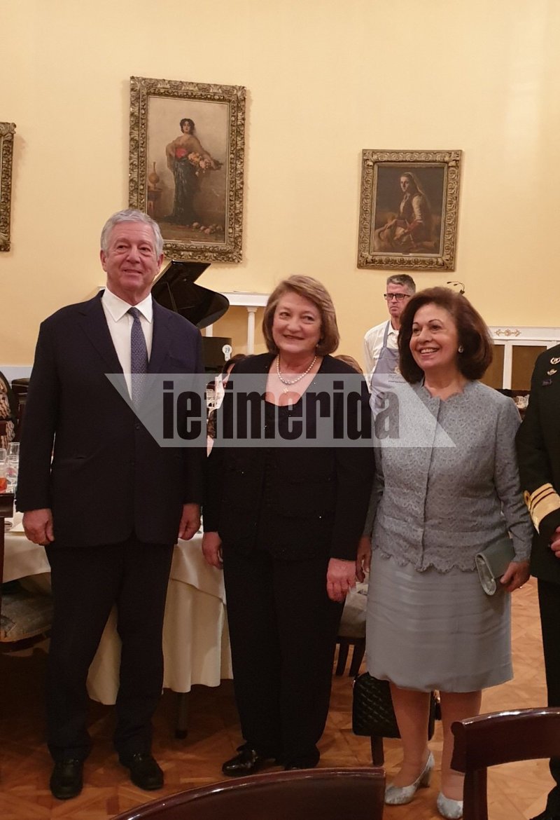 Η συγκινητική ομιλία της συζύγου Παυλόπουλου για την υπογεννητικότητα [εικόνες] | iefimerida.gr 2