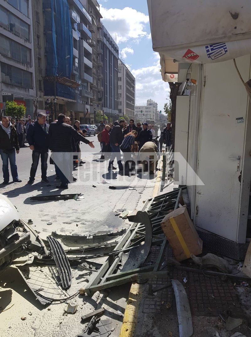 Σοβαρά τραυματισμένος στο οδόστρωμα ο οδηγός της μηχανής