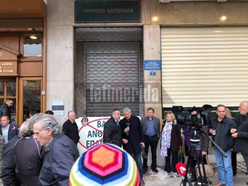 ΠΟΕΔΗΝ: Μπλόκο στα υπουργεία Εργασίας και Εσωτερικών -Διαμαρτύρονται για τα βαρέα και ανθυγιεινά [εικόνες]  | iefimerida.gr 5