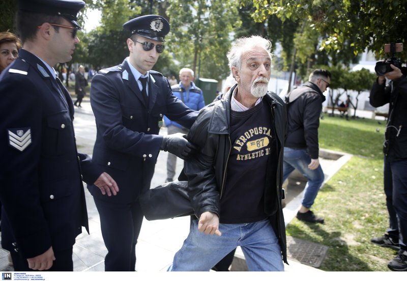 Προσαγωγές πριν από τη μαθητική παρέλαση