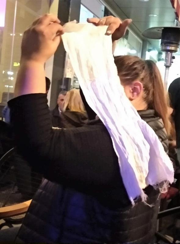 Χαμός στο Αργος με τον Σάκη Ρουβά -Οι «Ρουβίτσες» έκαναν κομματάκια το πουκάμισό του [εικόνες] | iefimerida.gr 0