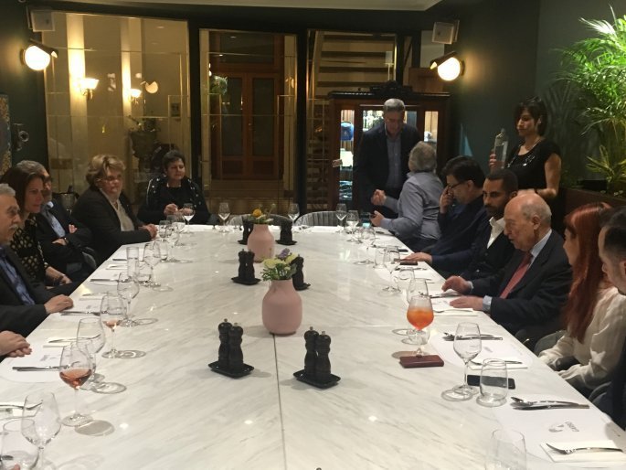 Ο Κ. Σημίτης στα Λαδάδικα -Φωτογραφία: ethnos.gr