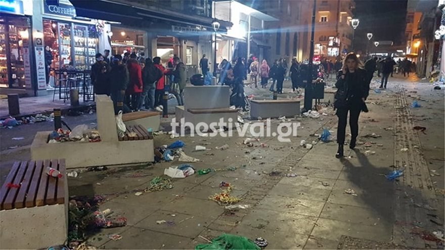 Θεσσαλονίκη: Χάος στους δρόμους από τα σκουπίδια της Τσικνοπέμπτης [εικόνες] | iefimerida.gr 2