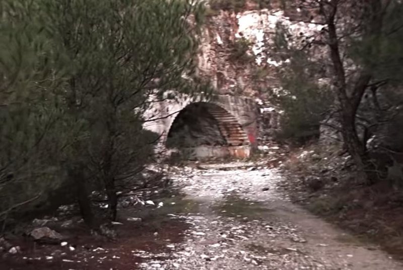 Ιστορίες μυστηρίου: Το BBC στο σπήλαιο Νταβέλη -«Το περίεργο υπόγειο φαινόμενο» [εικόνες] | iefimerida.gr 3