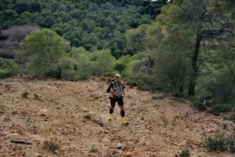 Ο αθλητής δεν θα διανύσει απλά τα χιλιόμετρα του μαραθωνίου αλλά θα τρέξει για να διαδώσει το σημαντικό μήνυμα του Συλλόγου Οραμα Ελπίδας και τη σημασία της δωρεάς μυελού των οστών