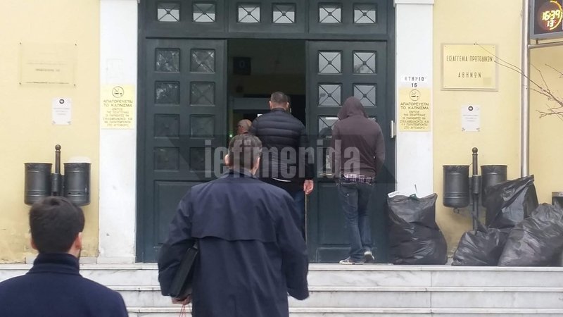 Οι συλληφθέντες για τα πλαστά διπλώματα έφτασαν στο δικαστήριο
