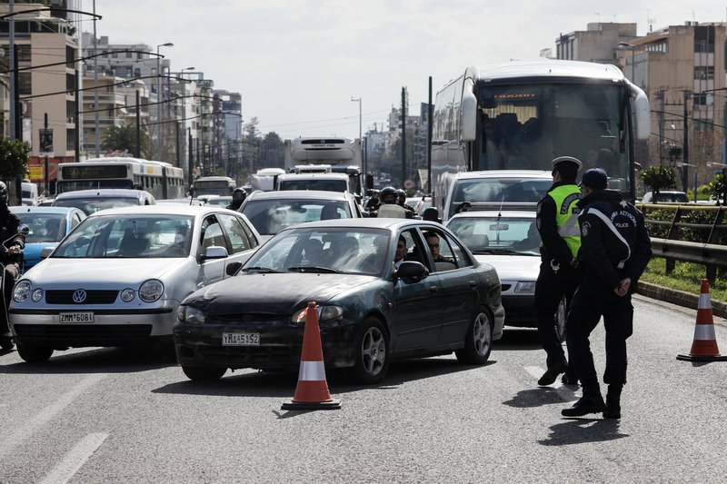 Κυκλοφοριακό χάος στη Συγγρού προκάλεσε πινακίδα έτοιμη να πέσει από τον αέρα [εικόνες] | iefimerida.gr 5