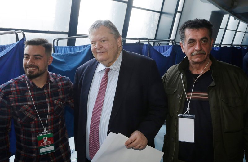 Ο Ευ. Βενιζέλος φωτογραφίζεται με συνέδρους