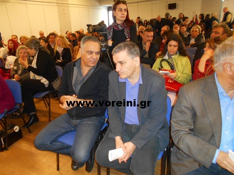 Ο Πάνος Σκουρλέτης και ο Ευκλείδης Τσακαλώτος στην εκδήλωση παρουσίασης του συνδυασμού «Κοινωνία Παρούσα»