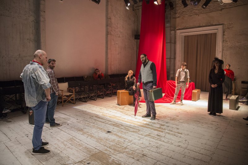 Η πρόβα της παράστασης σε πλήρη εξέλιξη