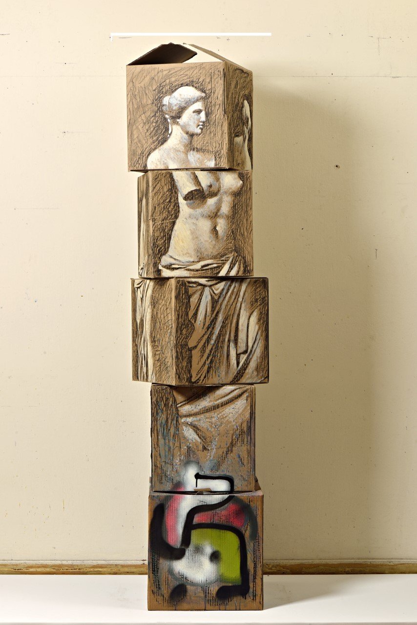 5 κούτες, μία Αφροδίτη