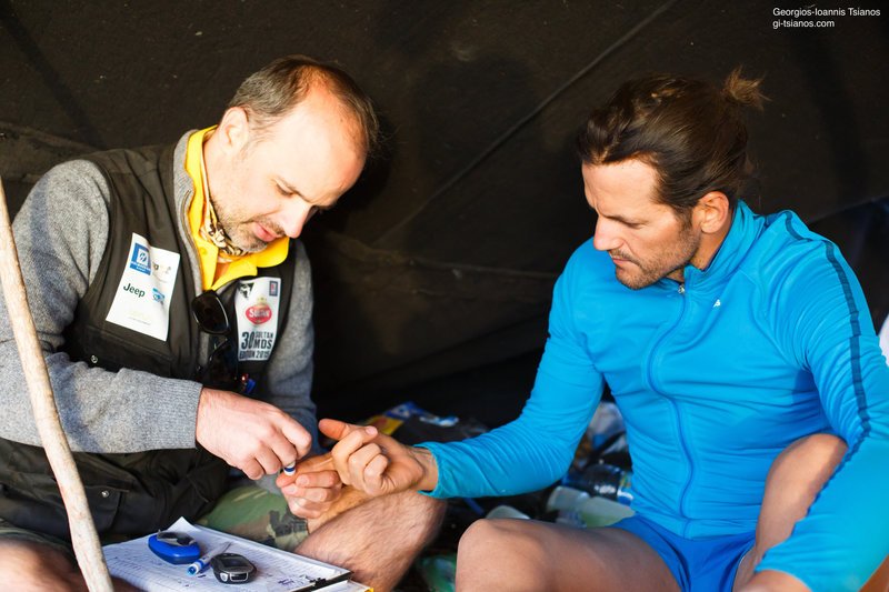 Ελληνας γιατρός σε «τρελή» αποστολή στο Εβερεστ -Θα παίξουν ράγκμπι στα 6.400 μέτρα! [εικόνες] | iefimerida.gr 3