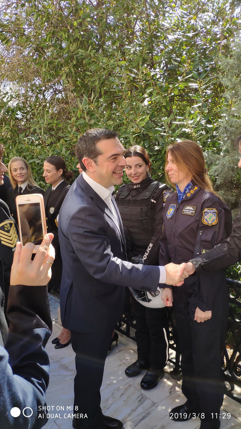Ο Τσίπρας κάλεσε στο Μαξίμου υπουργίνες, βουλευτίνες και σώματα ασφαλείας | iefimerida.gr 4