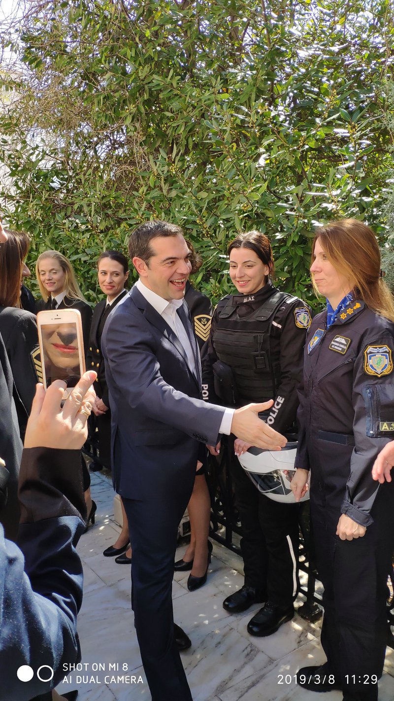 Ο Τσίπρας κάλεσε στο Μαξίμου υπουργίνες, βουλευτίνες και σώματα ασφαλείας | iefimerida.gr 5