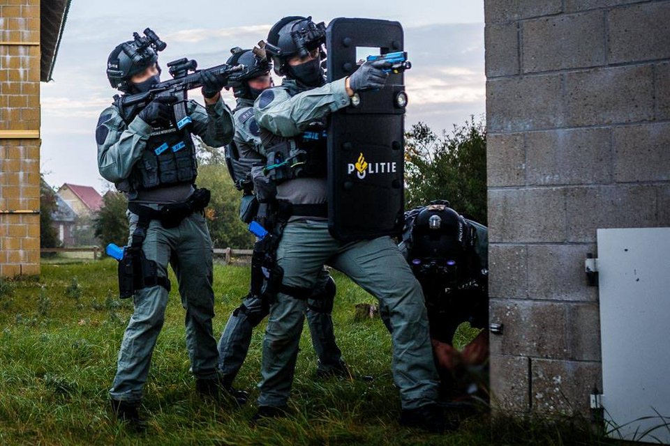 Η Ουτρέχτη γέμισε κομάντο -Οι επίλεκτοι της ολλανδικής αστυνομίας [εικόνες & βίντεο] | iefimerida.gr 9