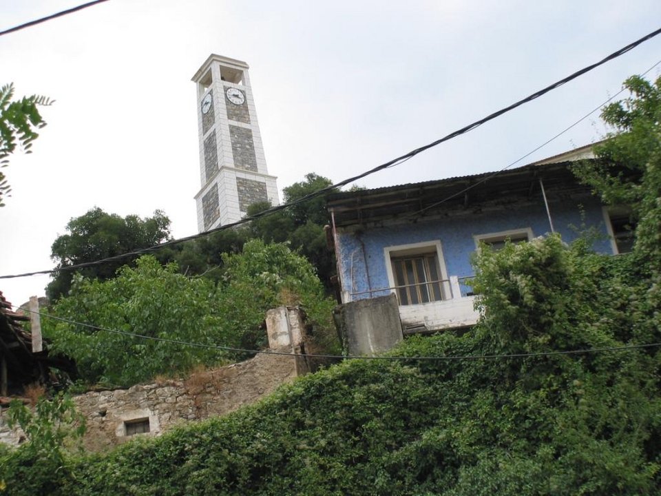 «Το χωριό δοκιμάστηκε από την ιστορία, χτυπήθηκε από τη μετανάστευση και την οικονομική κρίση, ζητάει τώρα τη δική μας συμμετοχή για να γράψει μία νέα σελίδα» αναφέρουν οι 5 φίλοι »