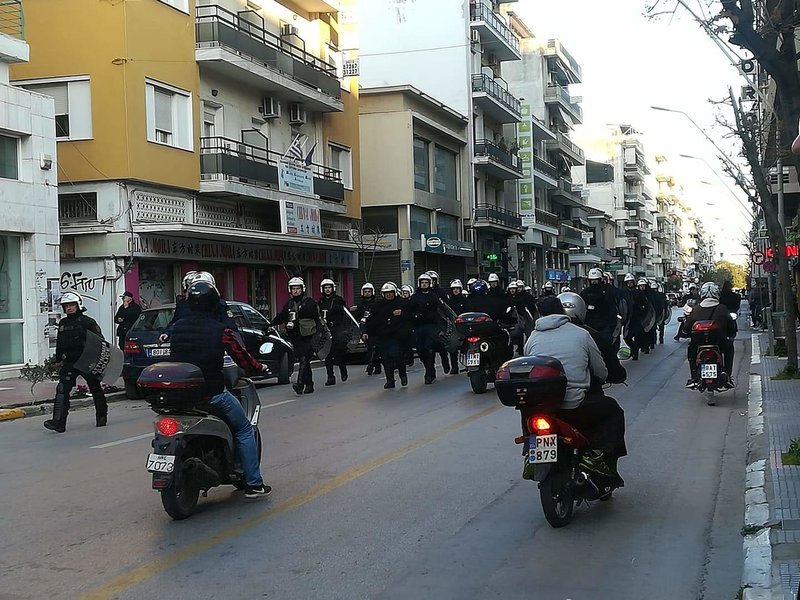 Βόλος: Πέταξαν αυγά, έγραψαν συνθήματα υπέρ της άδειας στον Κουφοντίνα [εικόνες] | iefimerida.gr 1