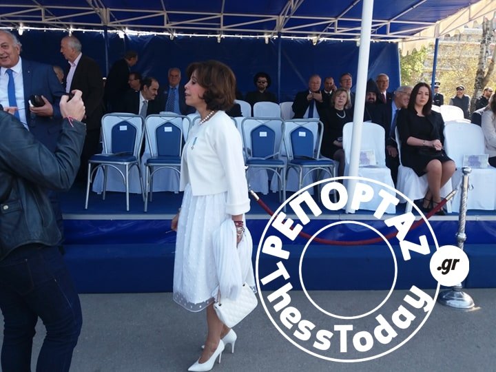 Η Βούλα Πατουλίδου έκλεψε την παράσταση στην παρέλαση: Ντυμένη... νύφη [εικόνες] | iefimerida.gr 0