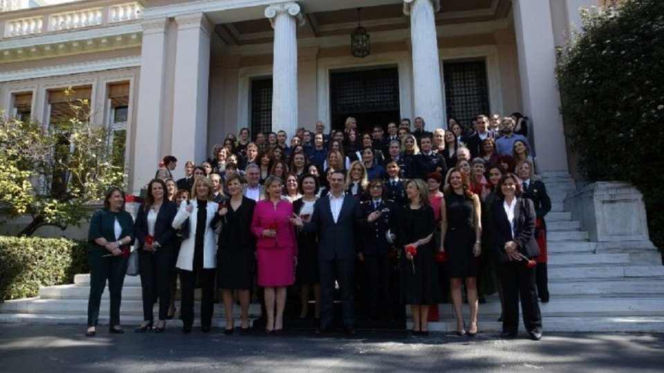 Ο Τσίπρας κάλεσε στο Μαξίμου υπουργίνες, βουλευτίνες και σώματα ασφαλείας | iefimerida.gr 0