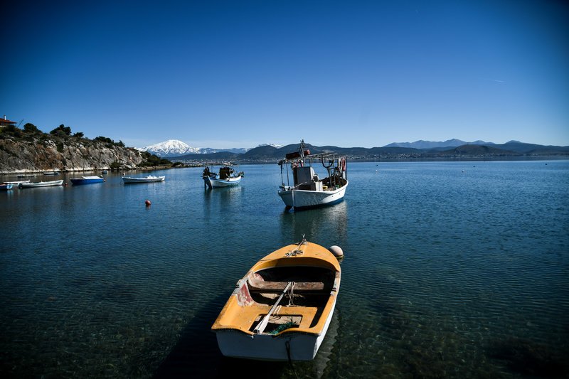 Χαρακτηριστική ελληνική εικόνα με τις αραγμένες ψαρόβαρκες