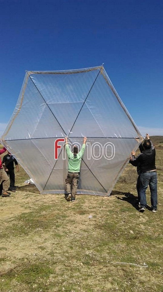 Χαρταετός-γίγας, ύψους 5 μέτρων, στον ουρανό της Λήμνου! [εικόνες & βίντεο] | iefimerida.gr 1