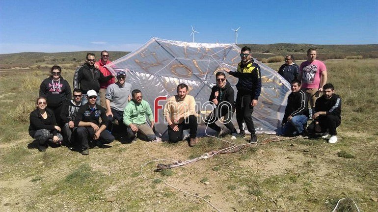 Χαρταετός-γίγας, ύψους 5 μέτρων, στον ουρανό της Λήμνου! [εικόνες & βίντεο] | iefimerida.gr 3