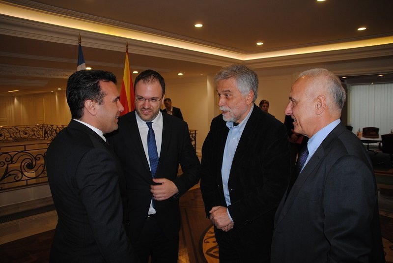 Ζάεφ και Θεοχαρόπουλος στα Σκόπια συνομιλούν  πριν την έναρξη της συνάντησης