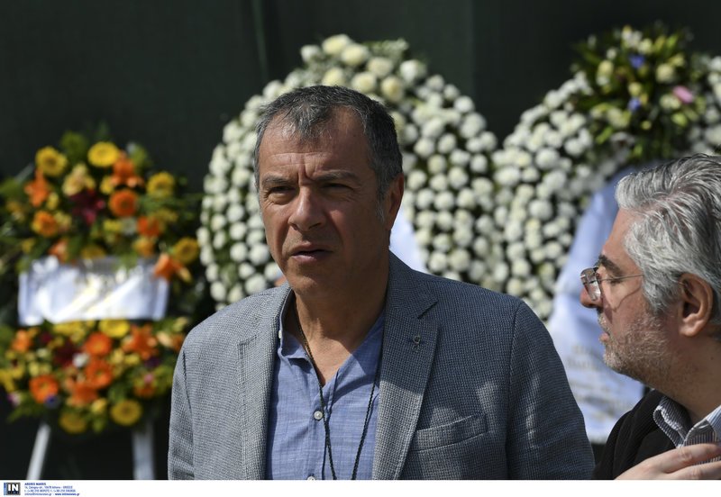 Το τελευταίο αντίο στον Βασίλη Λυριτζή [εικόνες] | iefimerida.gr 3