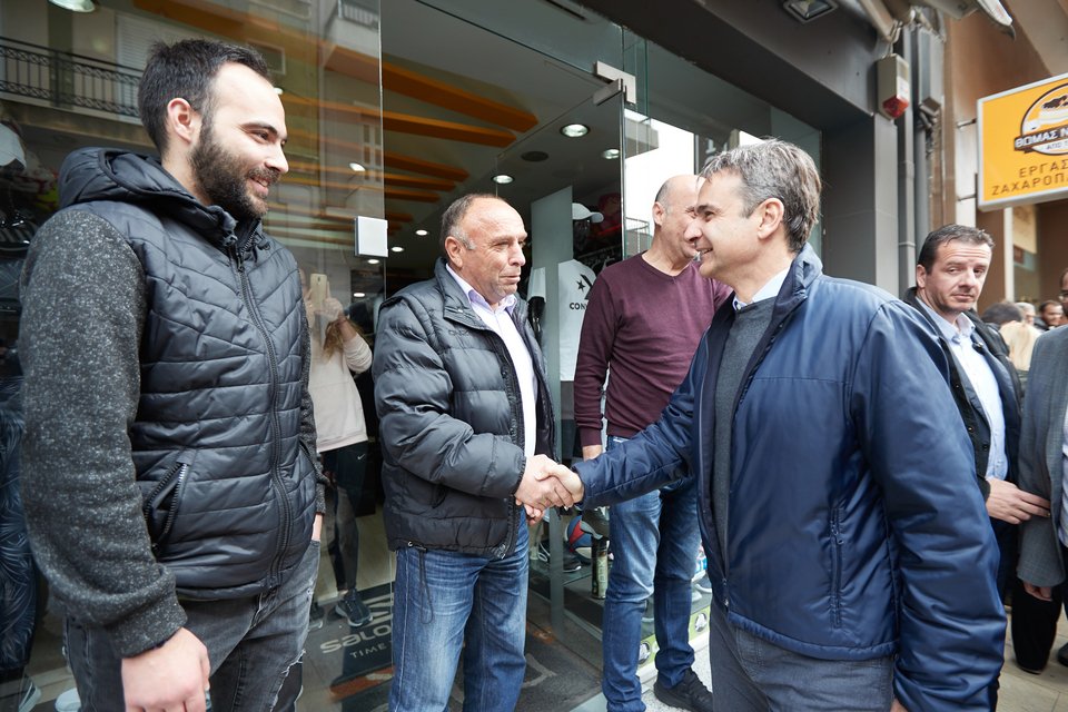 Ο Κ. Μητσοτάκης επισκέφθηκε πολλά εμπορικά καταστήματα