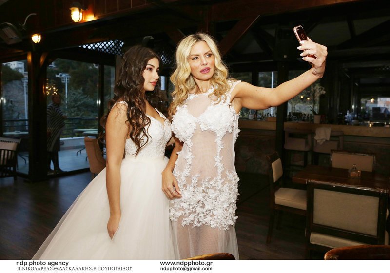 Δείτε πώς είναι η Τάρια Μπούρα σήμερα -Στην πασαρέλα με την 16χρονη κόρη της [εικόνες] | iefimerida.gr 4