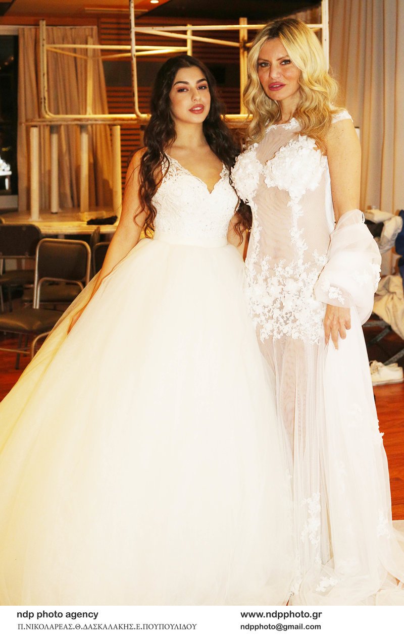 Δείτε πώς είναι η Τάρια Μπούρα σήμερα -Στην πασαρέλα με την 16χρονη κόρη της [εικόνες] | iefimerida.gr 2