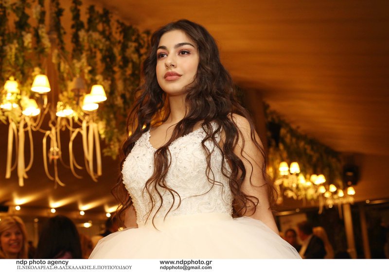 Δείτε πώς είναι η Τάρια Μπούρα σήμερα -Στην πασαρέλα με την 16χρονη κόρη της [εικόνες] | iefimerida.gr 11