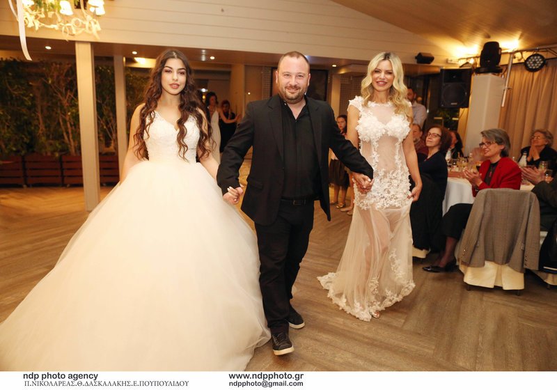 Δείτε πώς είναι η Τάρια Μπούρα σήμερα -Στην πασαρέλα με την 16χρονη κόρη της [εικόνες] | iefimerida.gr 7