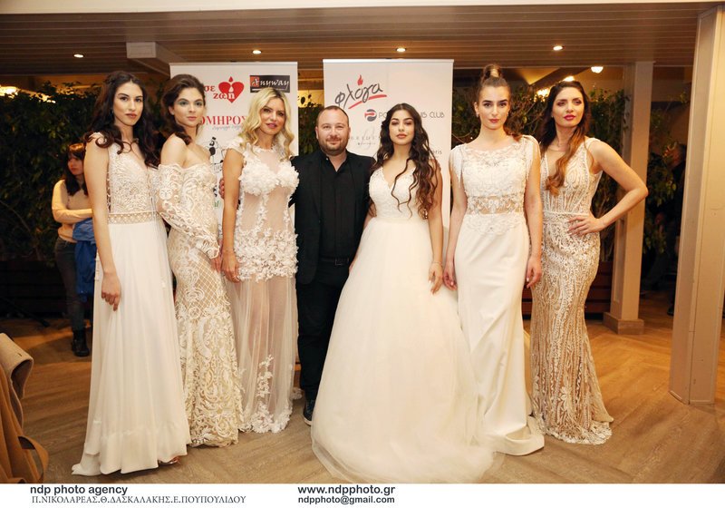 Δείτε πώς είναι η Τάρια Μπούρα σήμερα -Στην πασαρέλα με την 16χρονη κόρη της [εικόνες] | iefimerida.gr 12