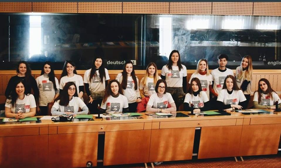 Το νέο λογότυπο στοχεύει να αποδώσει την έννοια του campus ως αυτόνομου συστήματος