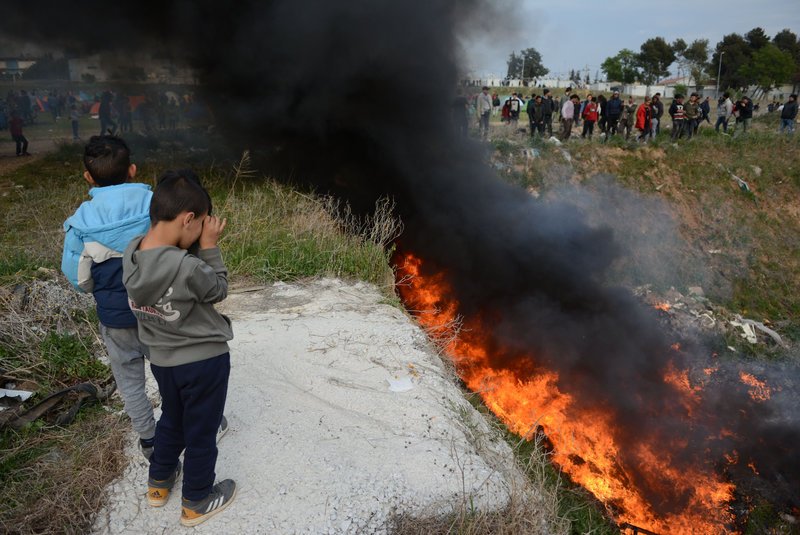 Οι πρόσφυγες άναψαν φωτιές στα Διαβατά (ΜΟΤΙΟΝΤΕΑΜ/ΑΧΙΛΛΕΑΣ ΠΑΓΟΥΡΤΖΗΣ)