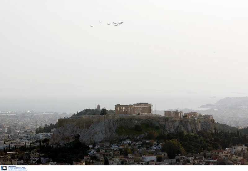 Μαχητικά αεροσκάφη πάνω από την Ακρόπολη -Φωτογραφία: Intimenews/ΚΑΠΑΝΤΑΗΣ ΔΗΜΗΤΡΗΣ