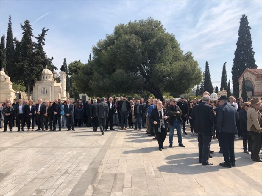 Κηδεία Βασίλη Λυριτζή: Συγκλόνισε ο επικήδειος του Νίκου Φίλη | iefimerida.gr 2