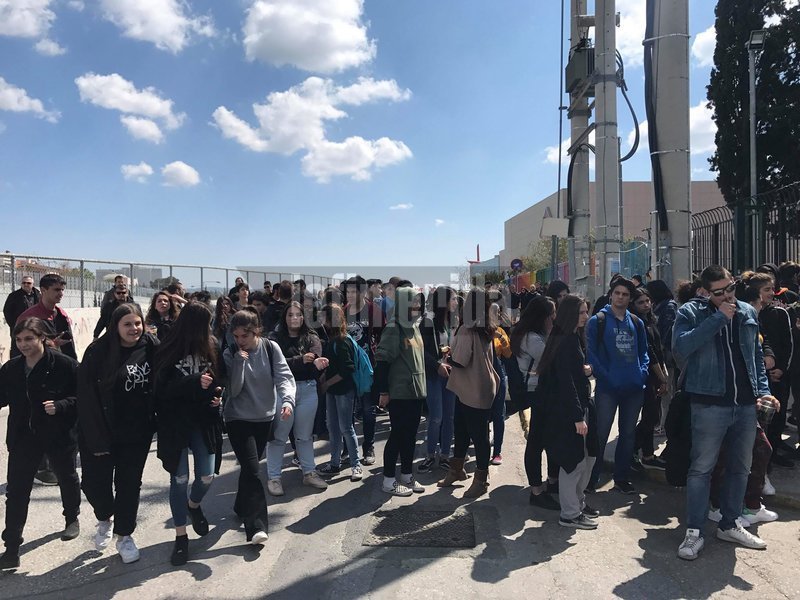 Μαθητές έξω από το υπ. Παιδείας: «Ούτε να το σκέφτεστε -Το νομοσχέδιο ΣΥΡΙΖΑ-Γαβρόγλου να μην κατατεθεί» | iefimerida.gr 4