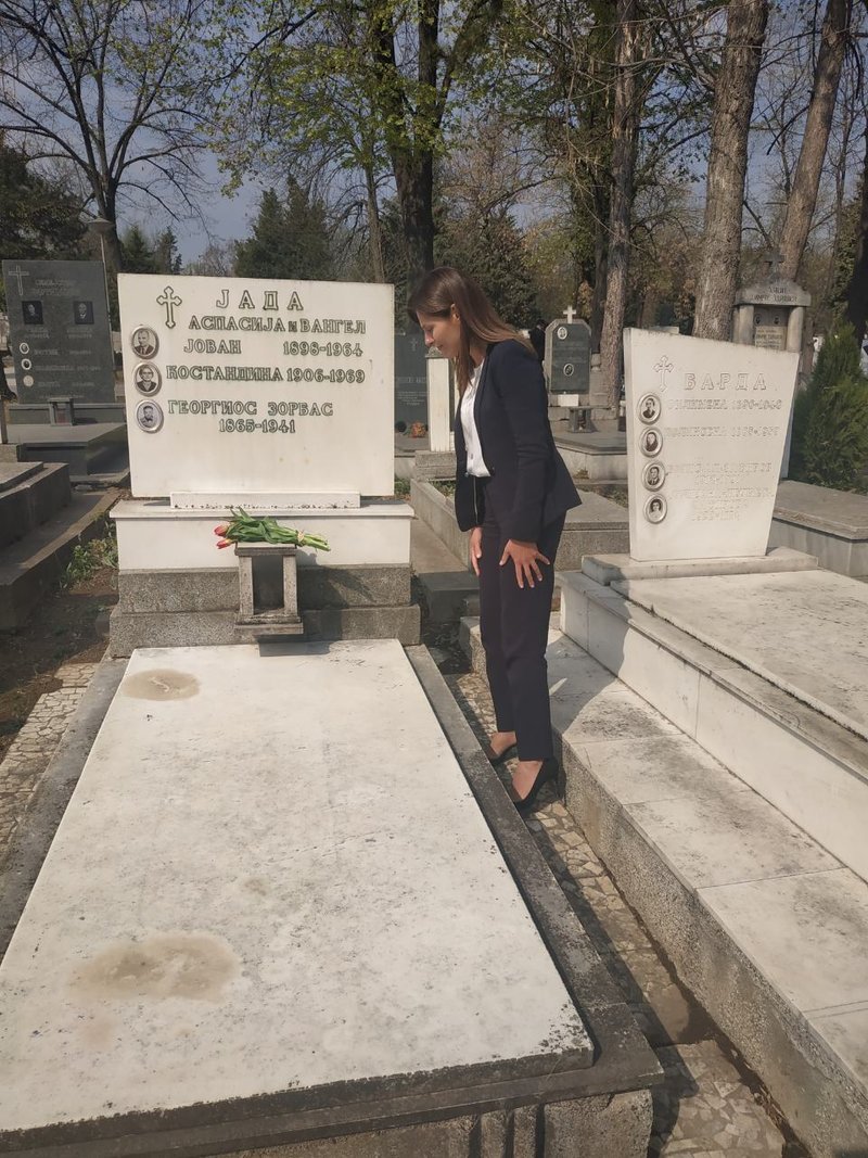 Η Περιστέρα Μπαζιάνα επισκέφτηκε ιδιωτικά τον τάφο του Αλέξη Ζορμπά