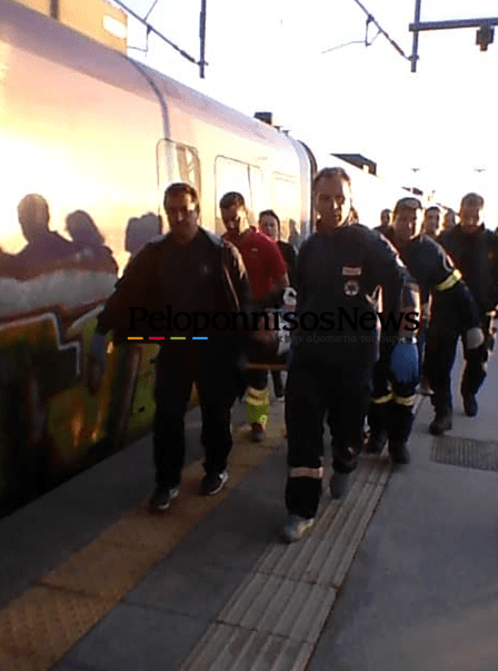 Εκτροχιάστηκε ο προαστιακός στους Αγίους Θεοδώρους -Τραυματίστηκαν πολίτες [εικόνες & βίντεο] | iefimerida.gr 2